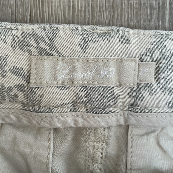 Beautiful white and grey floral jeans - Picture 5 of 5